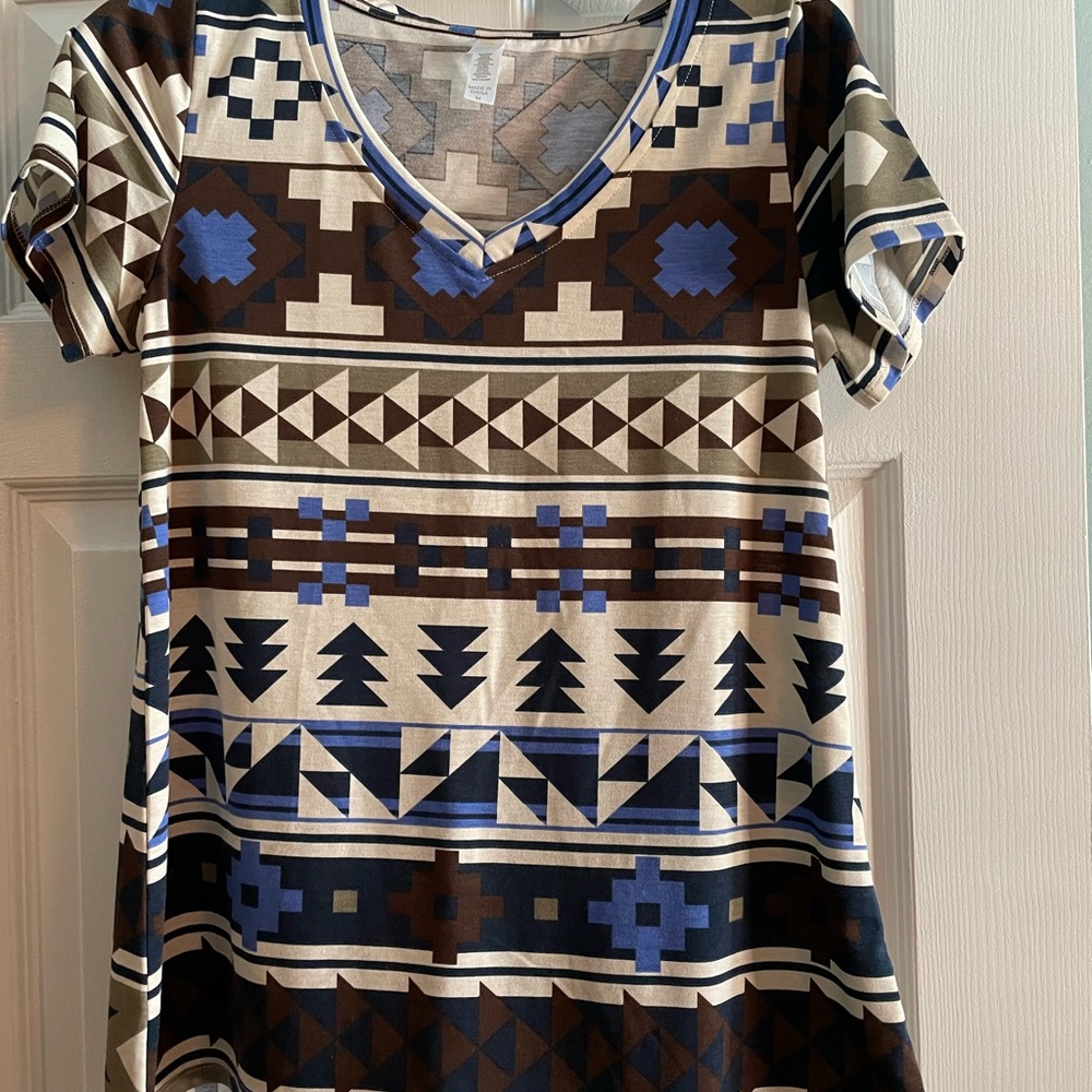 LuLaroe Christy T-shirt NWOT